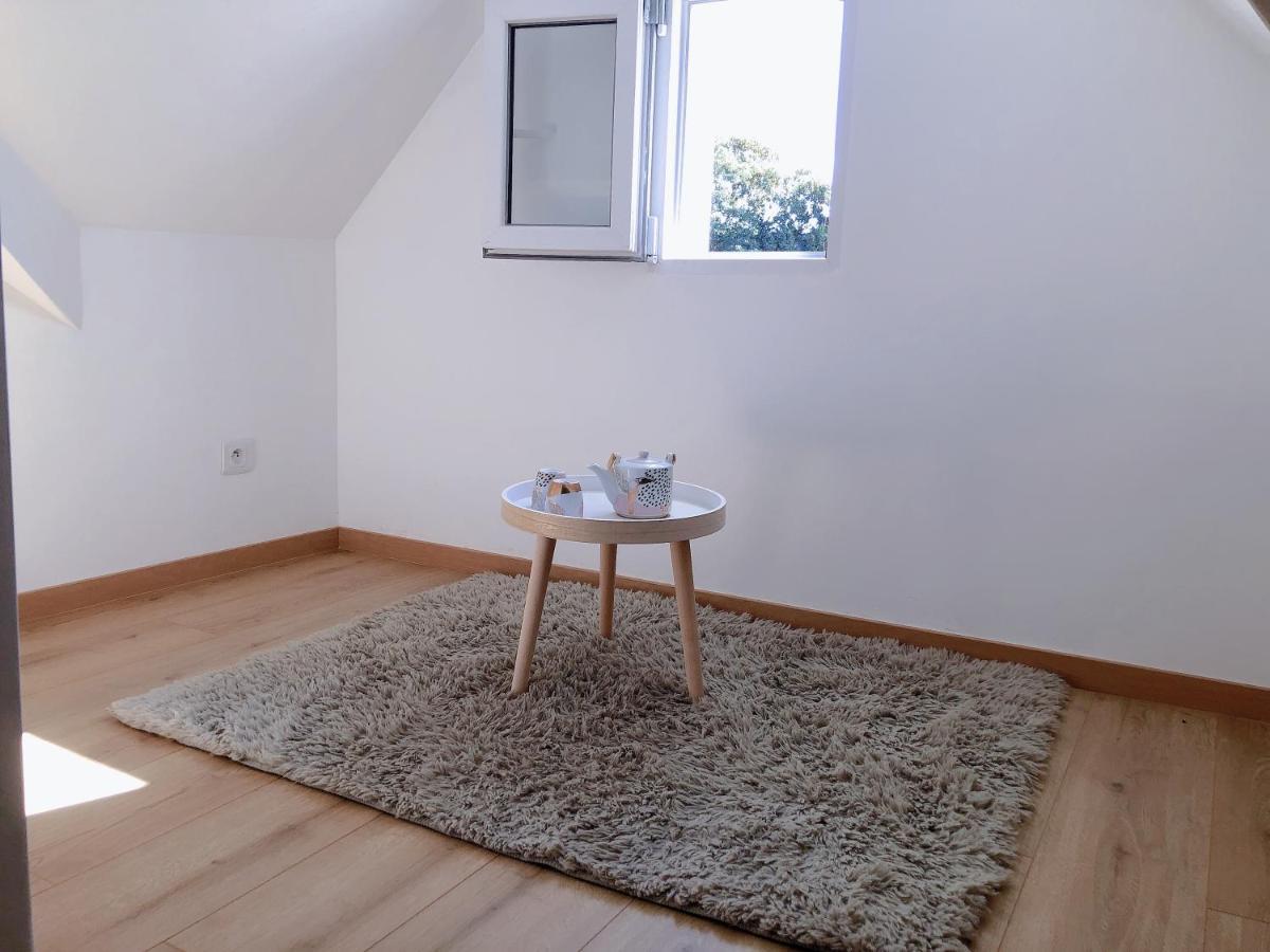 Petite Maison Avec Jardin Dans Banlieue De Paris Villa